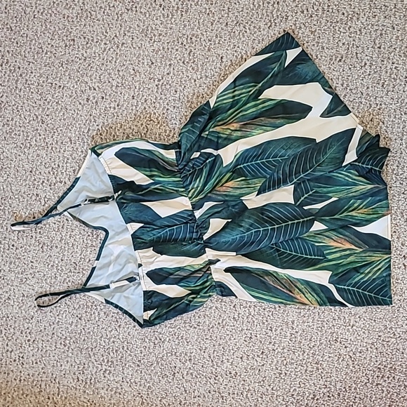 Tropical Print Romper, Size Medium, Lightweight and Comfortable - Picture 6 of 11